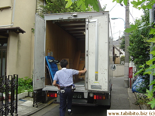 This courier from Sagawa Transport delivered our bike