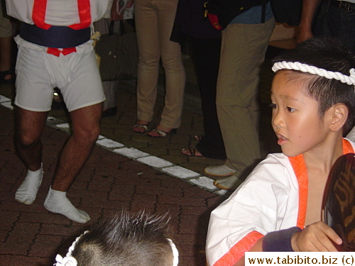 Many men wear split-toe shoes in the parade