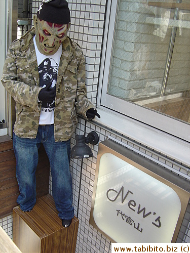 Who says decoration outside a store is to lure customers into the shop?  Look at this one on the staircase leading to a boutique, it turns me away with just one look of its scary face