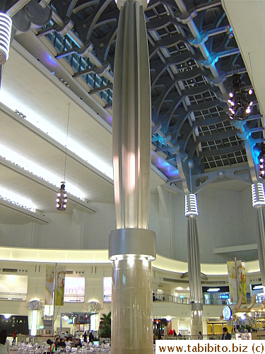 Impressive columns and very high ceiling on the 4th floor food court