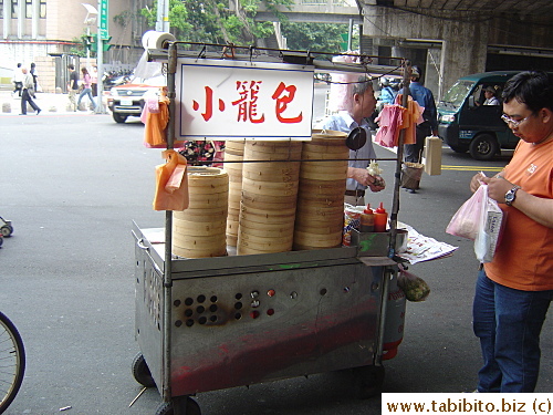 Steamed dumplings hawker