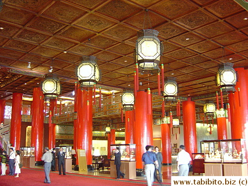 The hotel has hundreds of large and small columns, and laterns