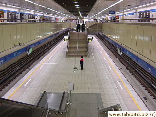 MRT stations' lower floor is mostly uncovered allowing one to see the tracks and trains from above; that's unusual