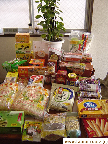 As usual, our shopping from an overseas trip consists mostly of food! I couldn't help but bought a bag of Thai rice again!