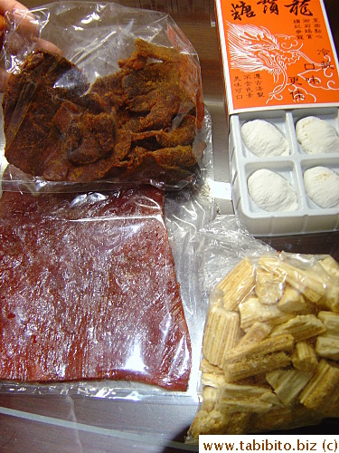 A food item/snack popular in Taiwan and I highly recommend it: beef and pork jerky(left of the photo).  They are nothing like the tough dry terrible American one.  The Taiwan ones are juicy, fragrant, and seasoned with the right amount of herbs and spices, once you try a piece, you'll end up eating the whole bag.  The beef jerky on the upper left corner is from the lady in the hawker center