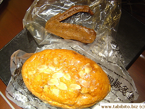 I bought a smoked and stewed duck wing from a hawker and raisin bread from a bakery after our afternoon tea set