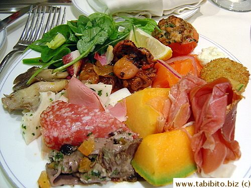 My plate of appetizers.  NOTHING on that plate was not fantastic.  Oh man, if I wasn't so full, I'd have gone for seconds