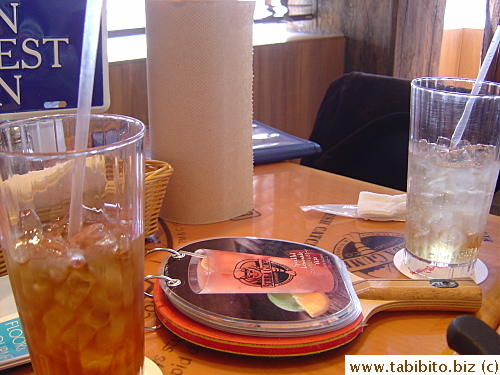 Oolong tea and ginger ale (free refills), 525Yen