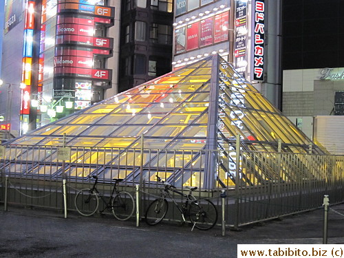 Catching a cab in Shinjuku Station's East Exit and saw this!  Didn't we just see something like that a few days earlier?!
