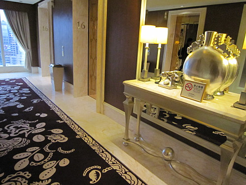 Guest floor lifts